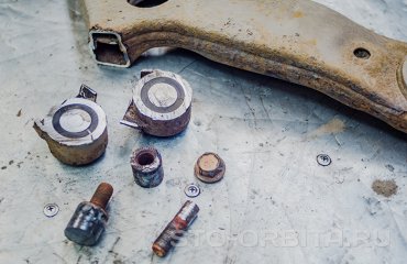 Замена амортизаторов и переднего рычага Хендай ix35  (подробные фото)